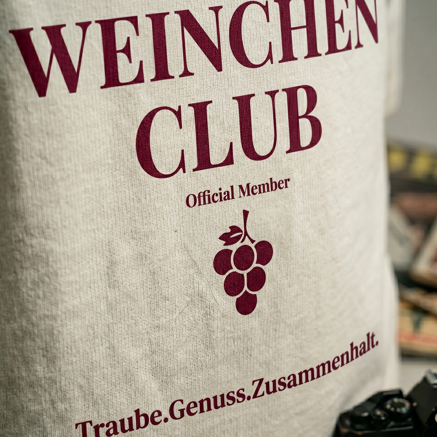 Lecker Weinchen  Club Rückendruck -  Oversized Shirt