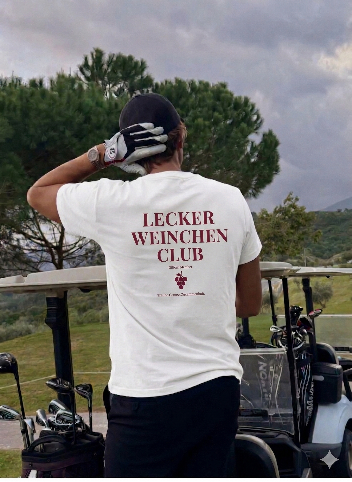Lecker Weinchen Club Rückendruck - Premium Unisex T-Shirt